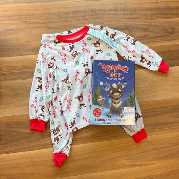 Reindeer in Here Plush Book Holiday Box Set + Matching Kids Pajamas Sz 4 NWT - Picture 3 of 3
